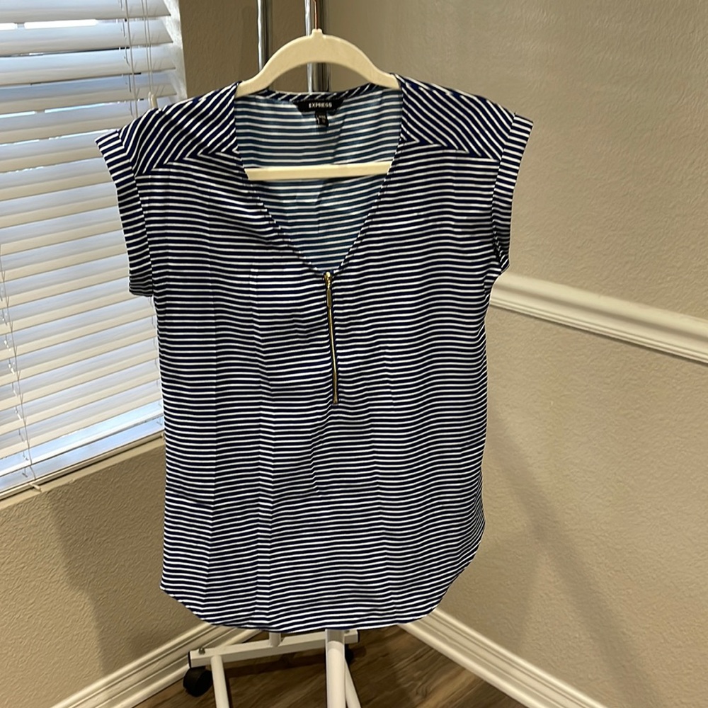 Express Women’s Portofino shirt size XS